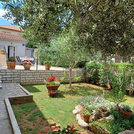Holiday Home Dorina Pula Exterior photo