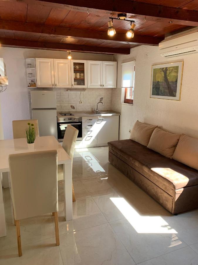 Holiday Home Dorina Pula Exterior photo